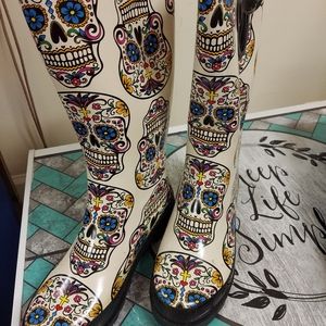 Sugar skulls rain boots size 8